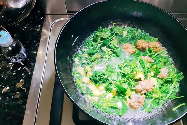 荠菜丸子鸡蛋汤的做法图解5