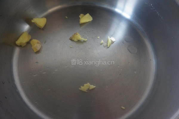 芋头炖鸭的做法图解1
