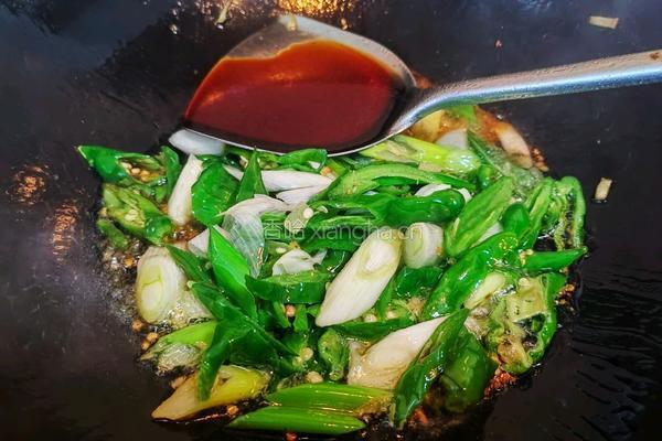 葱爆豆腐的做法图解4