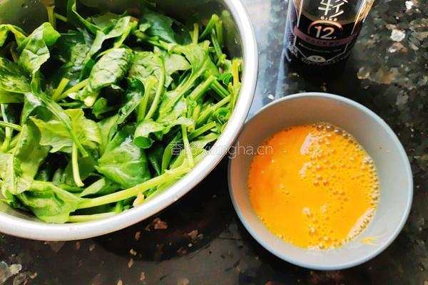 菠菜炒鸡蛋的做法图解2