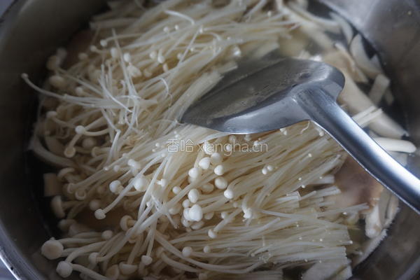 菌菇鸡汤荞麦面的做法图解7