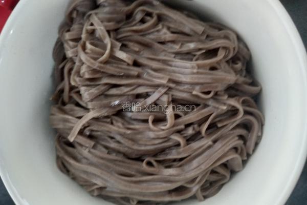 菌菇鸡汤荞麦面的做法图解9