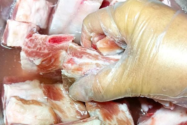 话梅栗子烧小排的做法图解4
