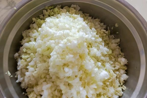 牛肉白菜馅的做法图解2