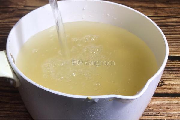 莴笋叶小米粥的做法图解2