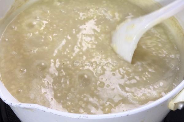 莴笋叶小米粥的做法图解6