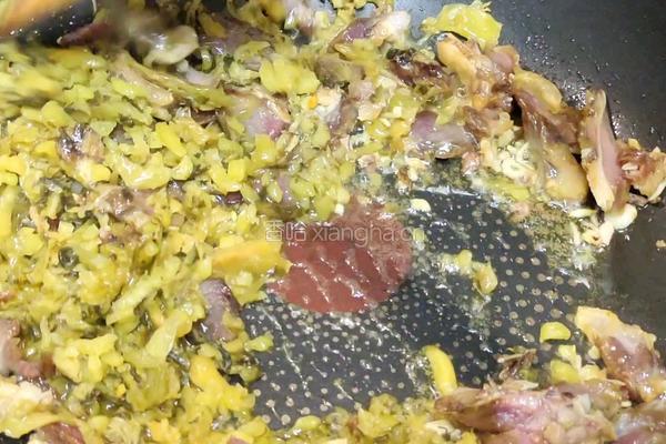 腌菜腊鸭腿的做法图解7