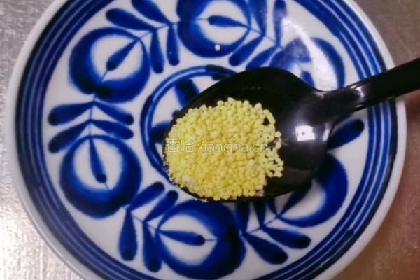 蒜蓉金针菇的做法图解1
