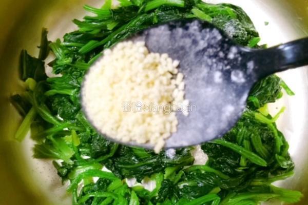 果仁菠菜的做法图解18
