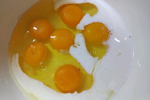 电饭煲戚风蛋糕的做法图解3