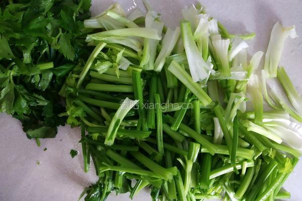 芹菜牛百叶的做法图解2
