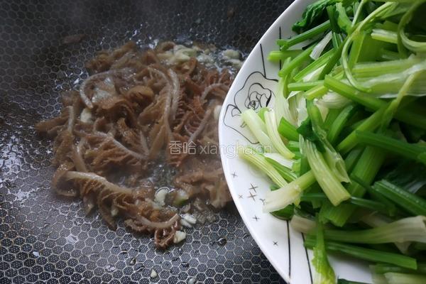 芹菜牛百叶的做法图解7
