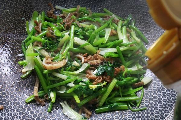 芹菜牛百叶的做法图解9