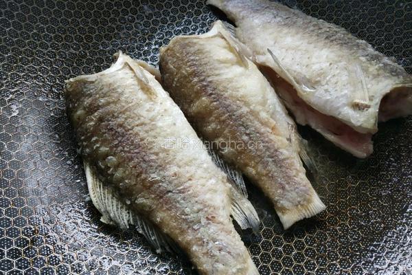 烧烤味红烧鱼的做法图解5