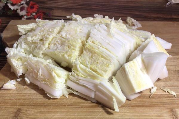 肉肠烧大白菜的做法图解1