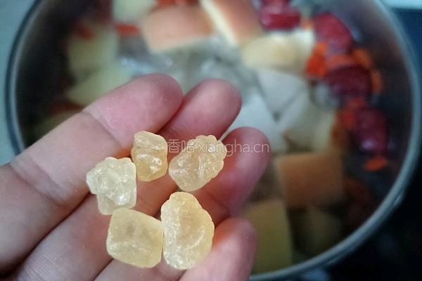 银耳水果甜汤的做法图解7
