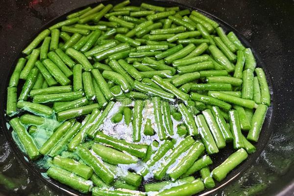豇豆炒肉片的做法图解6