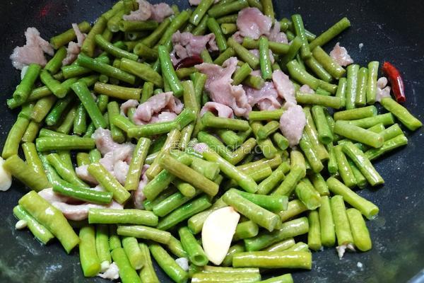 豇豆炒肉片的做法图解13