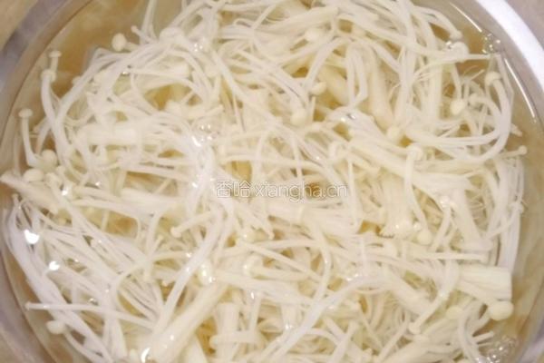 金针菇拌干豆腐胡萝卜丝的做法图解5
