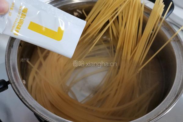 番茄肉酱意面的做法图解2