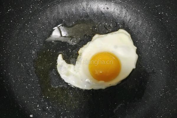 虾仁鸡蛋青菜面的做法图解2