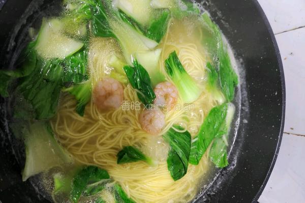 虾仁鸡蛋青菜面的做法图解4
