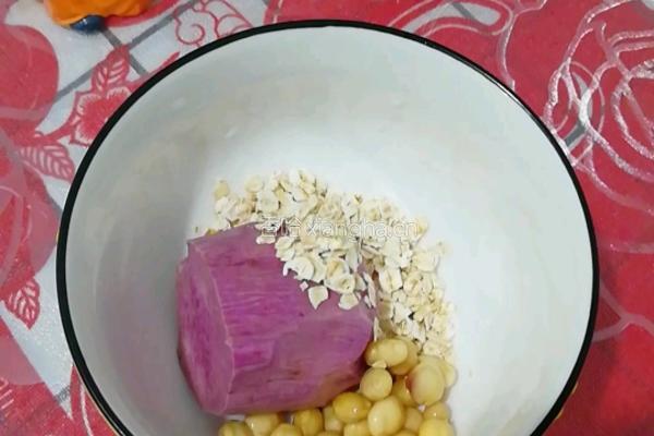紫薯燕麦豆浆的做法图解1
