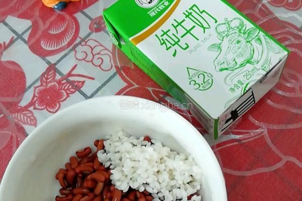 红豆沙牛乳的做法图解1