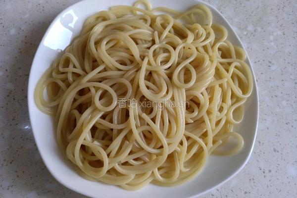 日式咖喱鸡肉意面的做法图解3