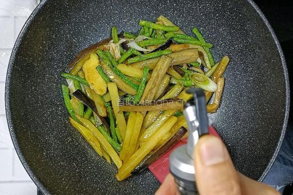 土豆茄子炒豆角的做法图解17