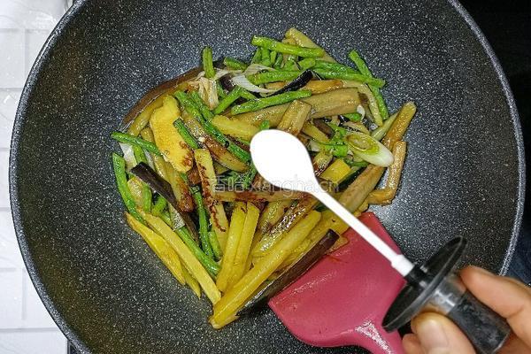 土豆茄子炒豆角的做法图解18