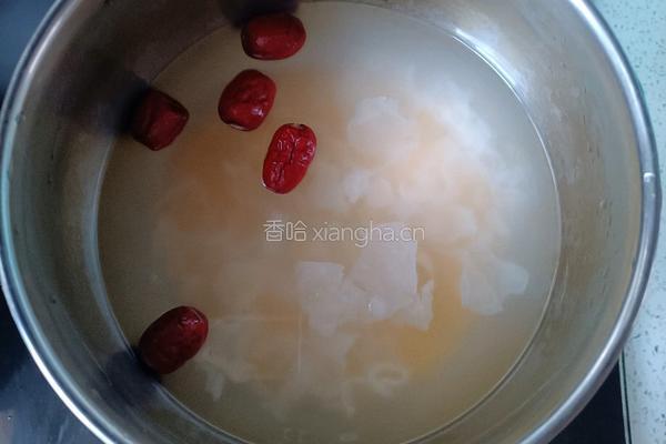 银耳红枣小米粥的做法图解5