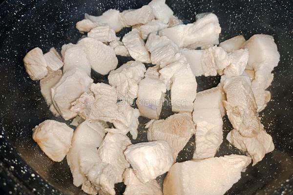 鹿茸菇烧腩肉的做法图解5