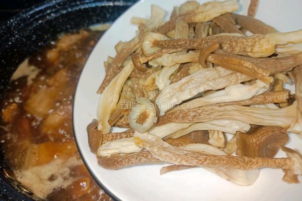 鹿茸菇烧腩肉的做法图解11