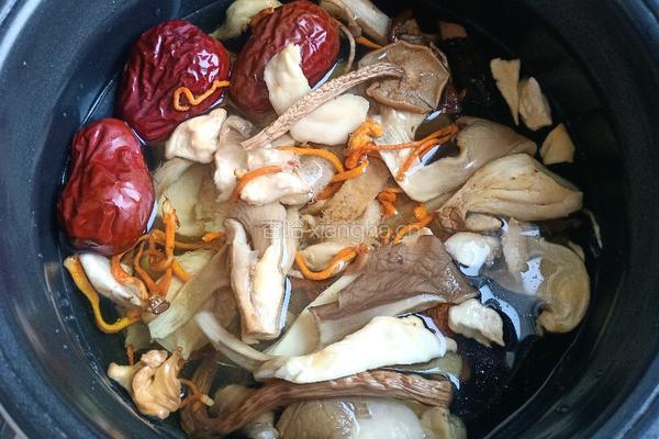 菌菇鸡汤的做法图解7