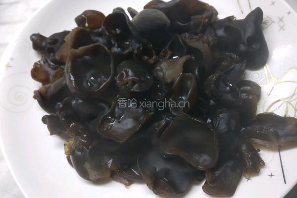 葱油木耳西兰花的做法图解2