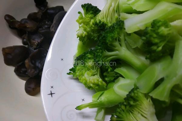 葱油木耳西兰花的做法图解3