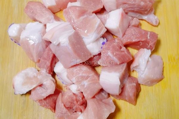 猪肉炖土豆的做法图解1