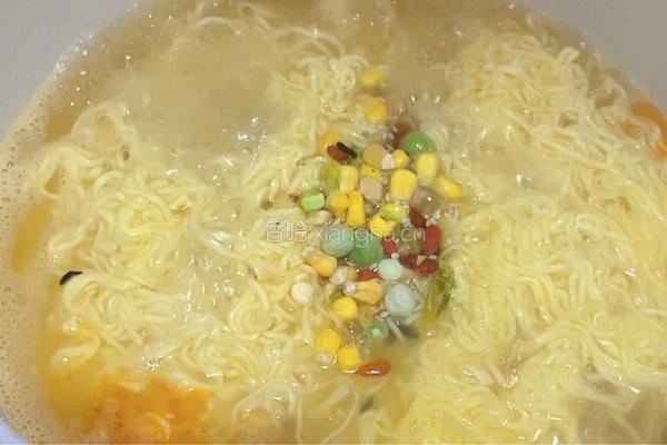 鸡蛋泡面的做法图解9