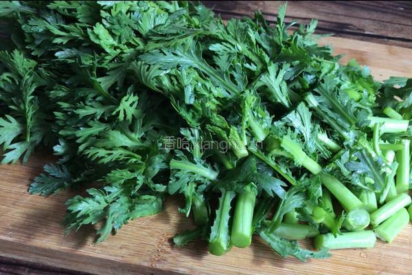 茼蒿烧豆腐的做法图解2