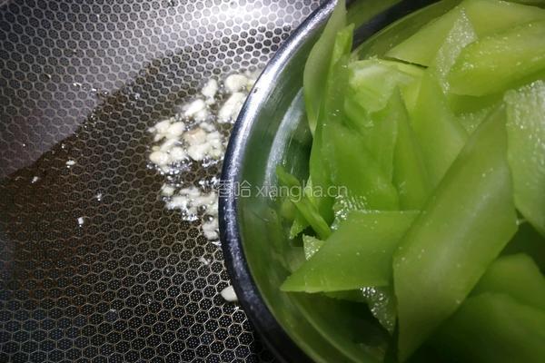 莴笋炒肉皮的做法图解3