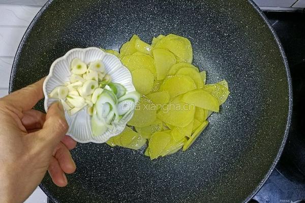 青椒土豆片的做法图解11