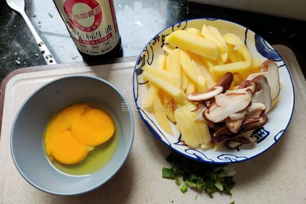 土豆香菇鸡蛋汤的做法图解1