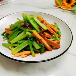 香干肉沫炒芹菜的做法[图]