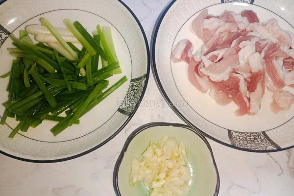 腩肉炒三丝的做法图解1