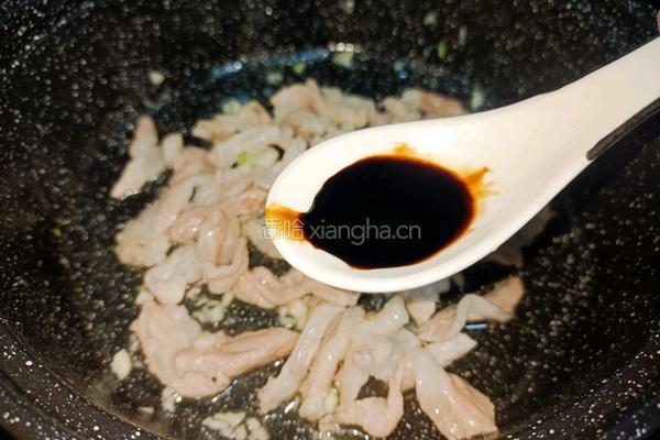 腩肉炒三丝的做法图解7