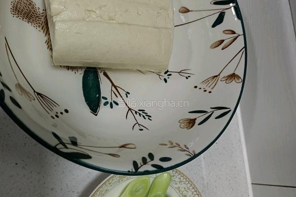 家常炖豆腐的做法图解1