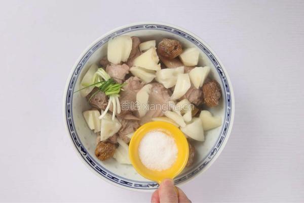 莲藕炖鸭的做法图解6