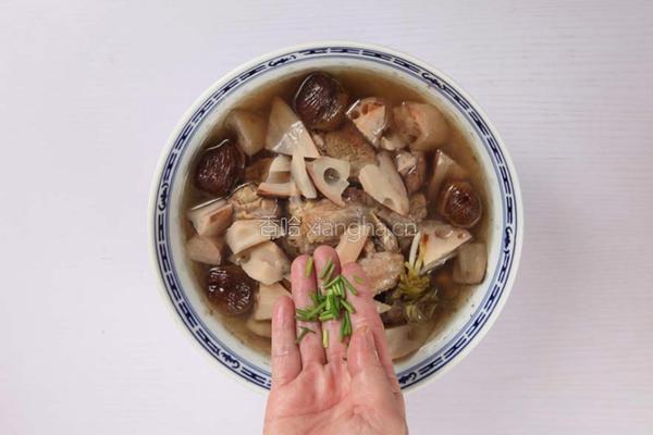 莲藕炖鸭的做法图解10