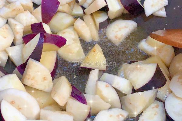 土豆烧茄子的做法图解3